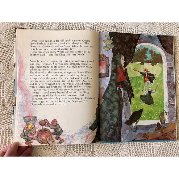 1980 Snow White and the Seven Dwarfs | Award Classic Fairy Tale - Picture 3 of 5